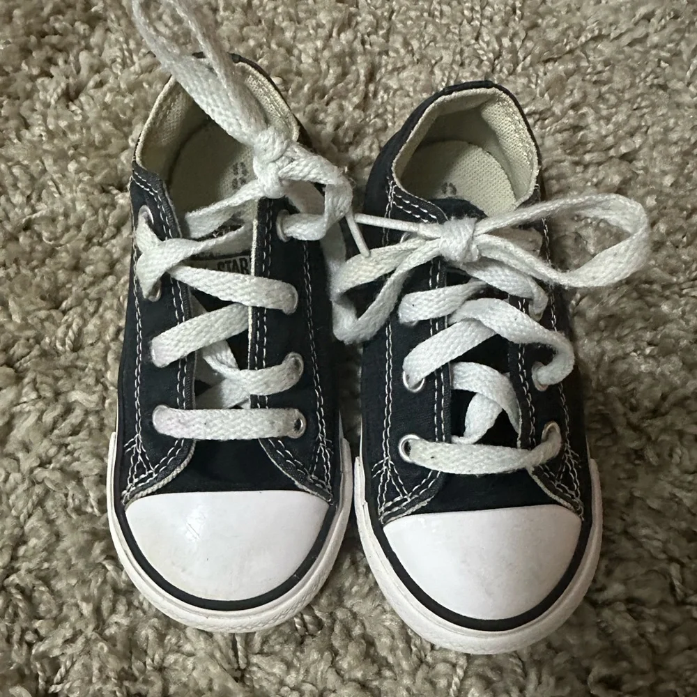 Toddler size 8 converse sneaker
